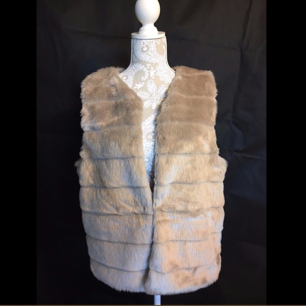 NWT $328 Joie 'Andrina' Plush Faux Fur Vest Sand